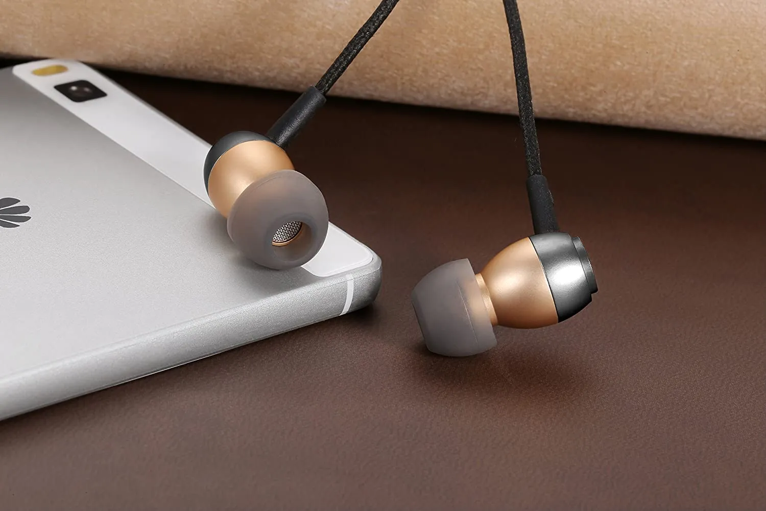 Betron GLD60 Noise Isolating In-Ear Headphones Earphones Vivid Bass Sound Gold Plated Connector